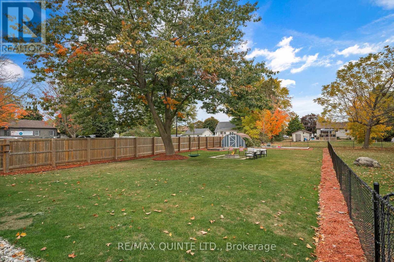 16 MAPLE DR