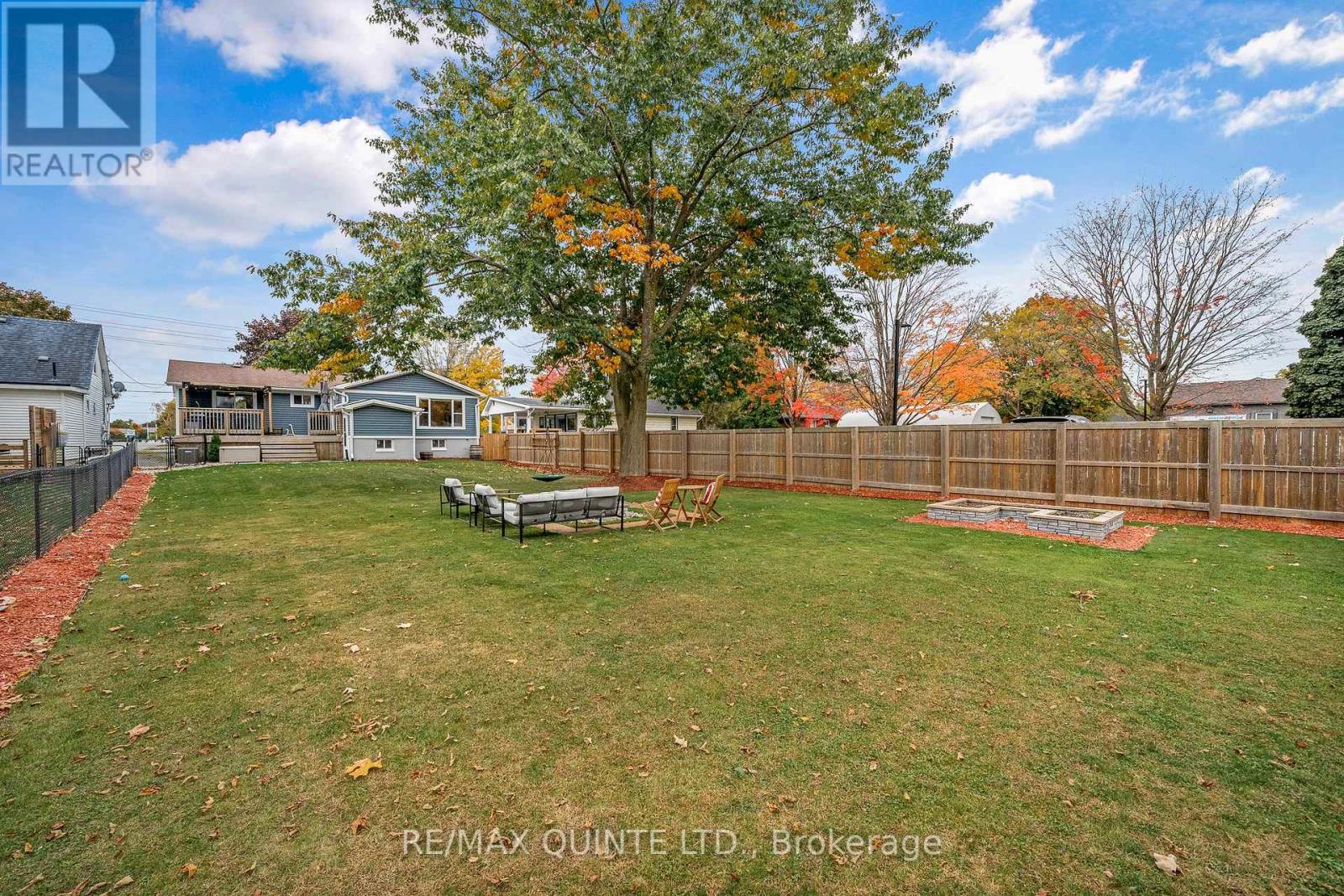 16 MAPLE DR