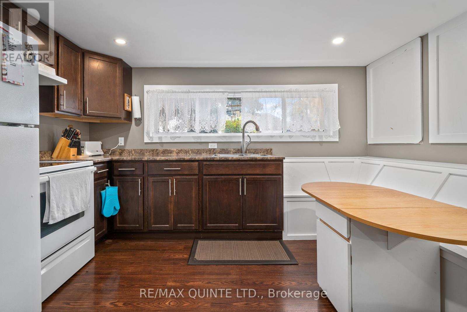 16 MAPLE DR