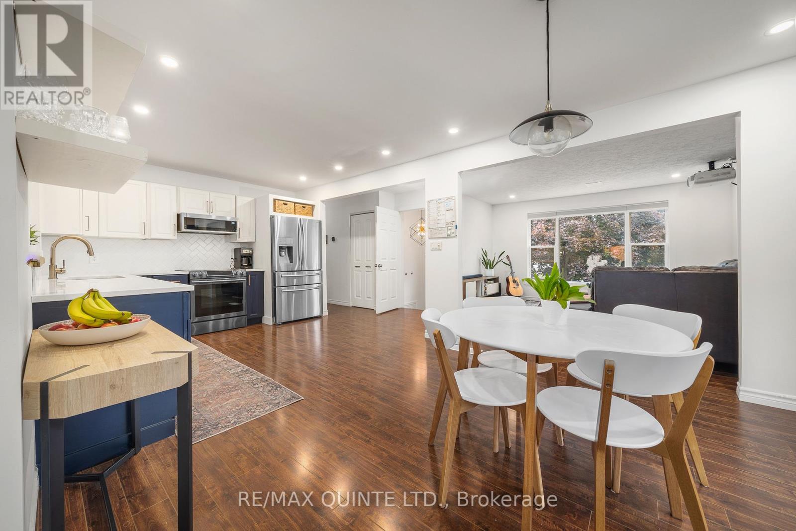 16 MAPLE DR