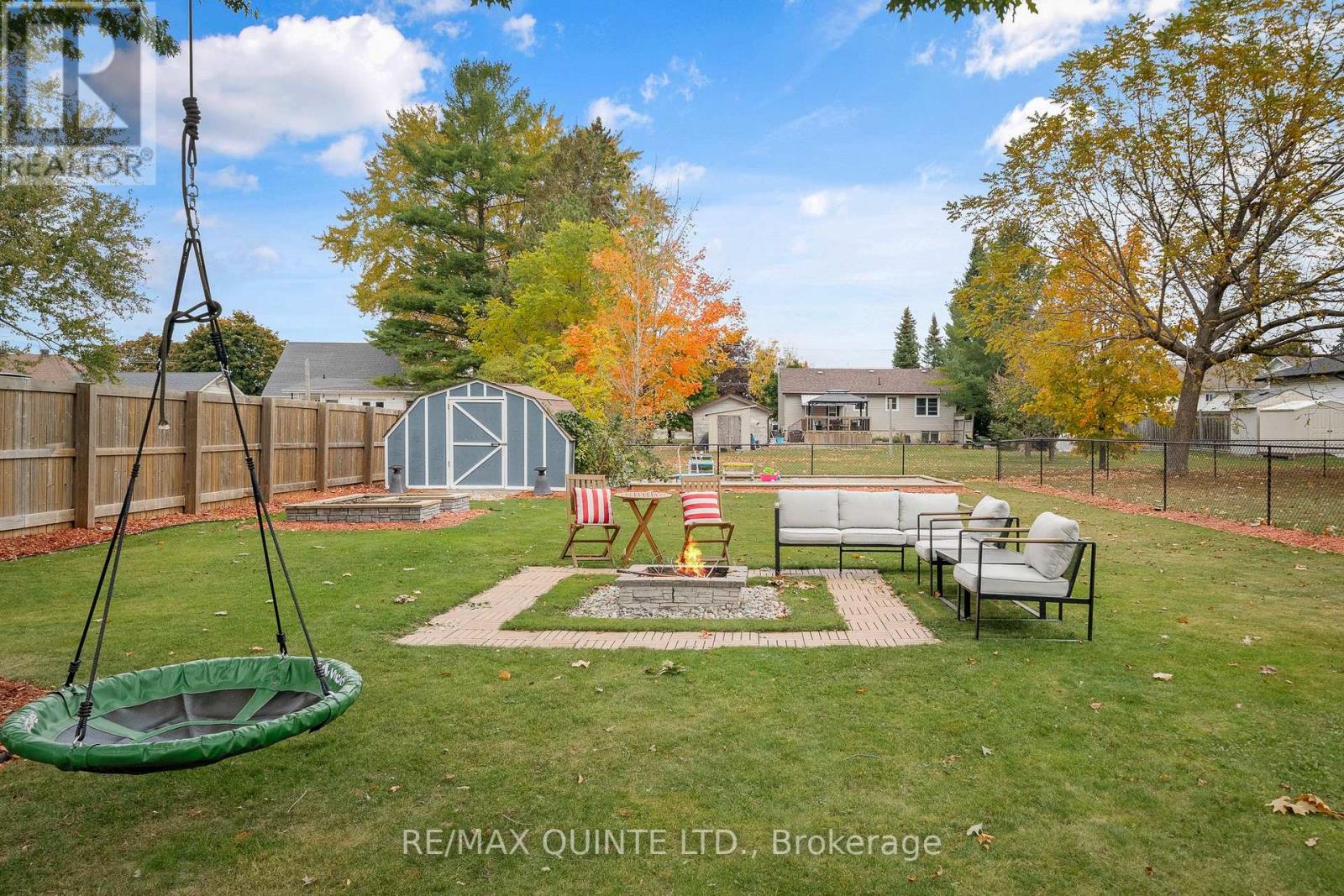 16 MAPLE DR