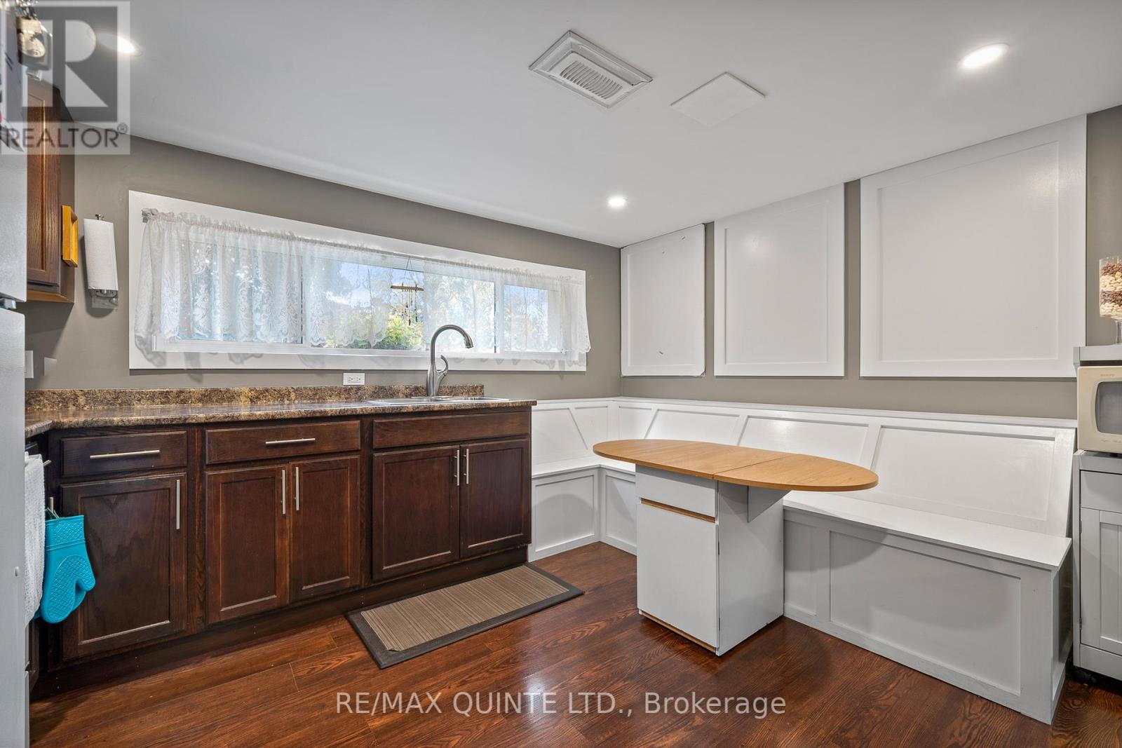 16 MAPLE DR
