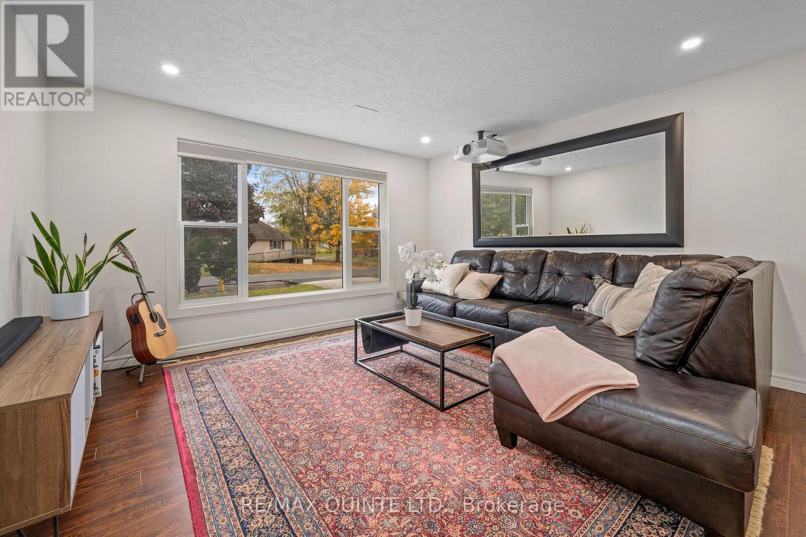 16 MAPLE DR