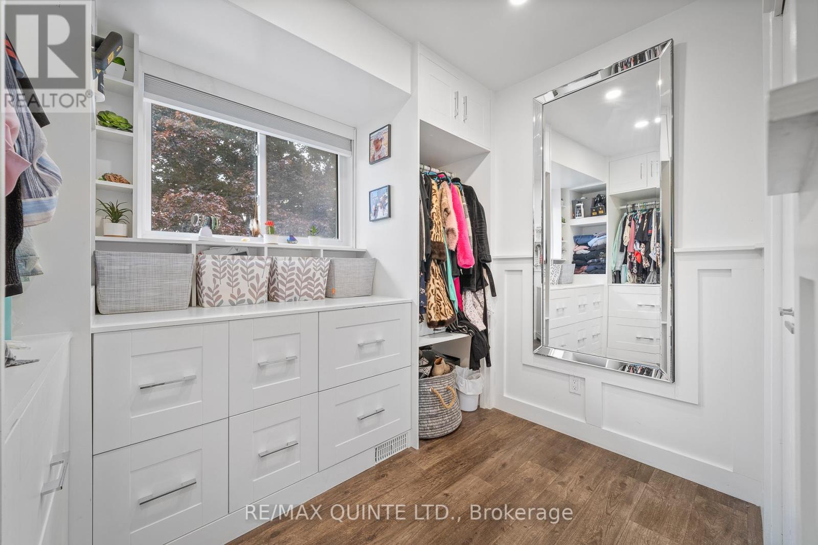 16 MAPLE DR