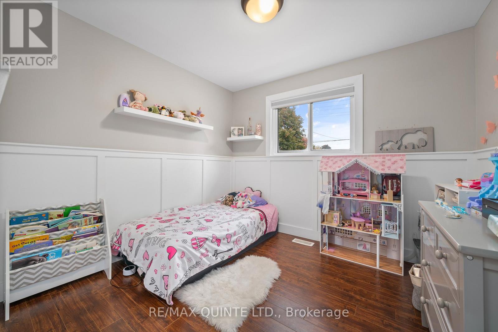 16 MAPLE DR