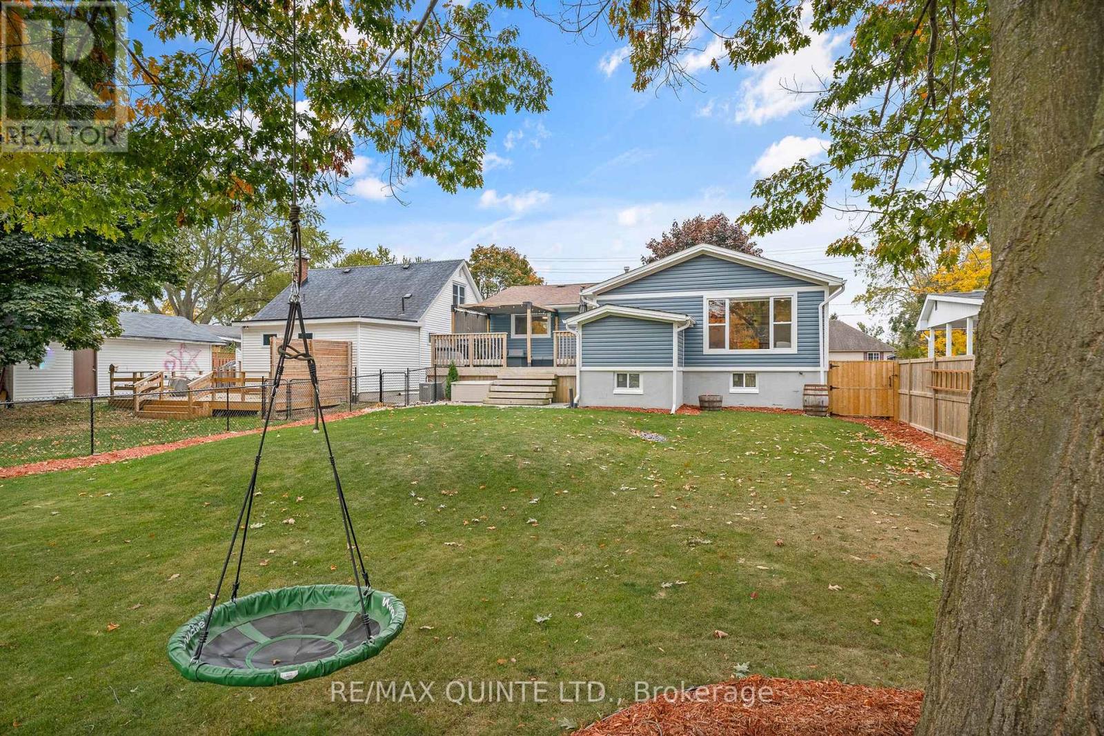 16 MAPLE DR