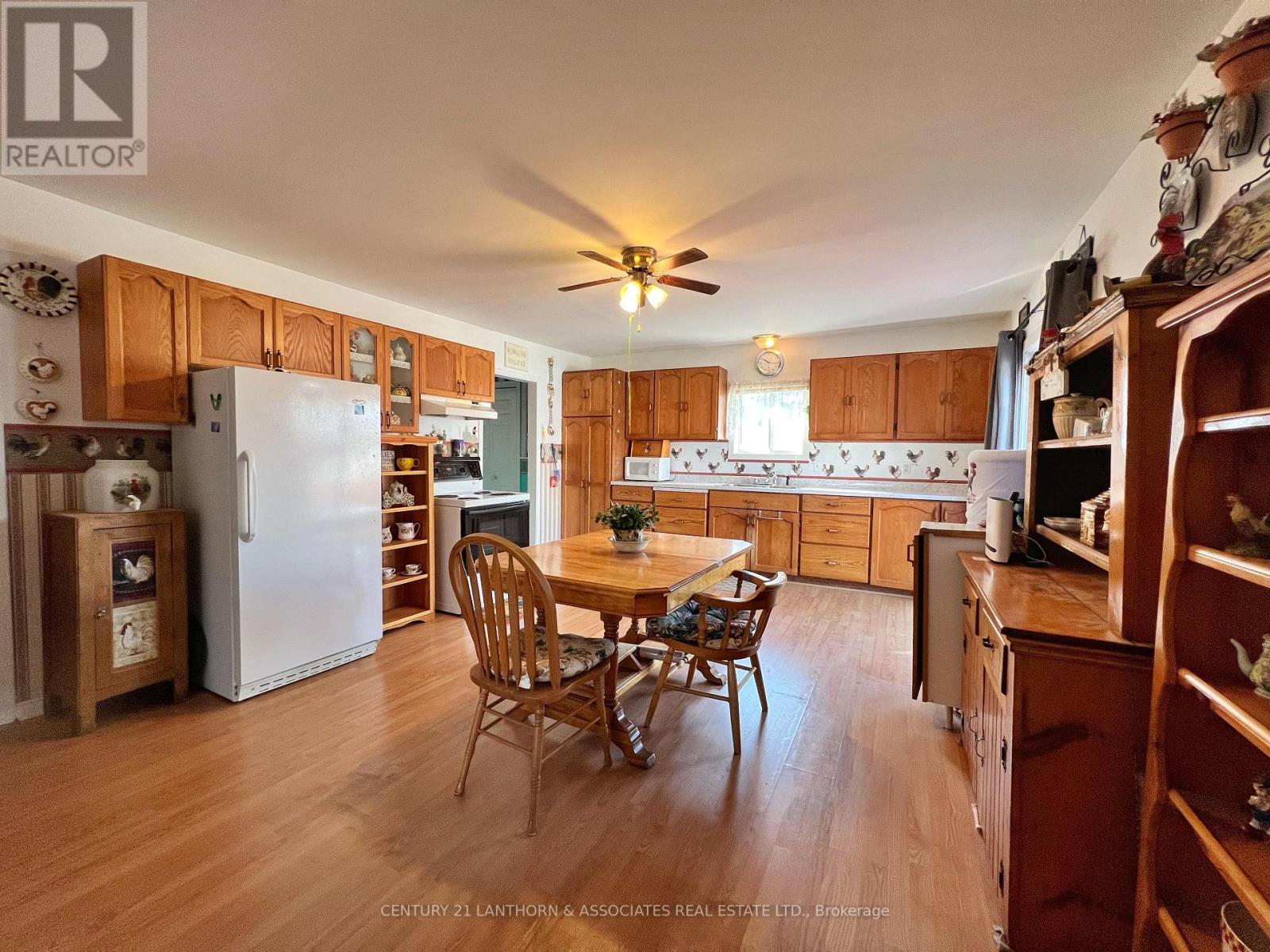 396 PICTON MAIN ST E