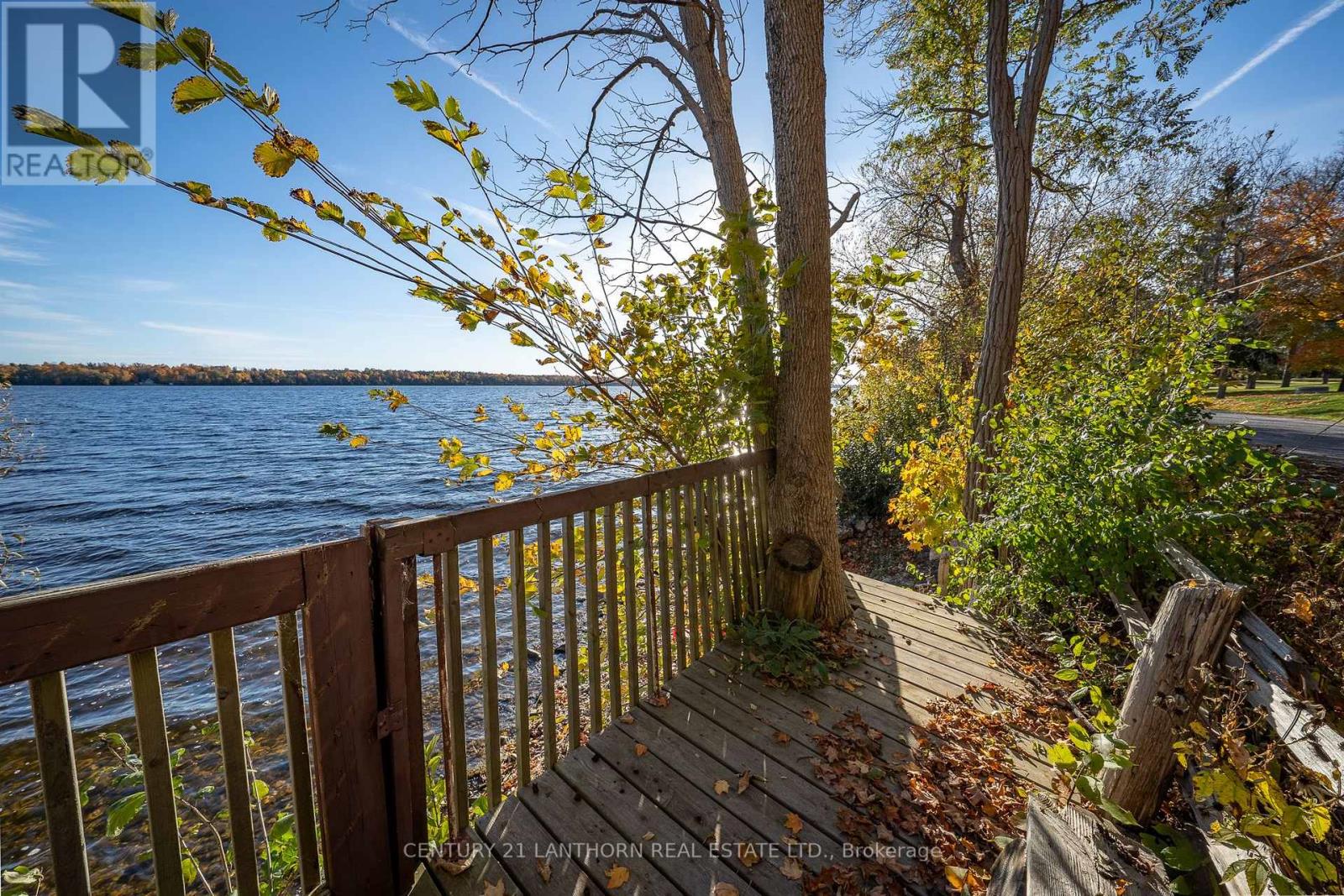 580 LAKESIDE DR