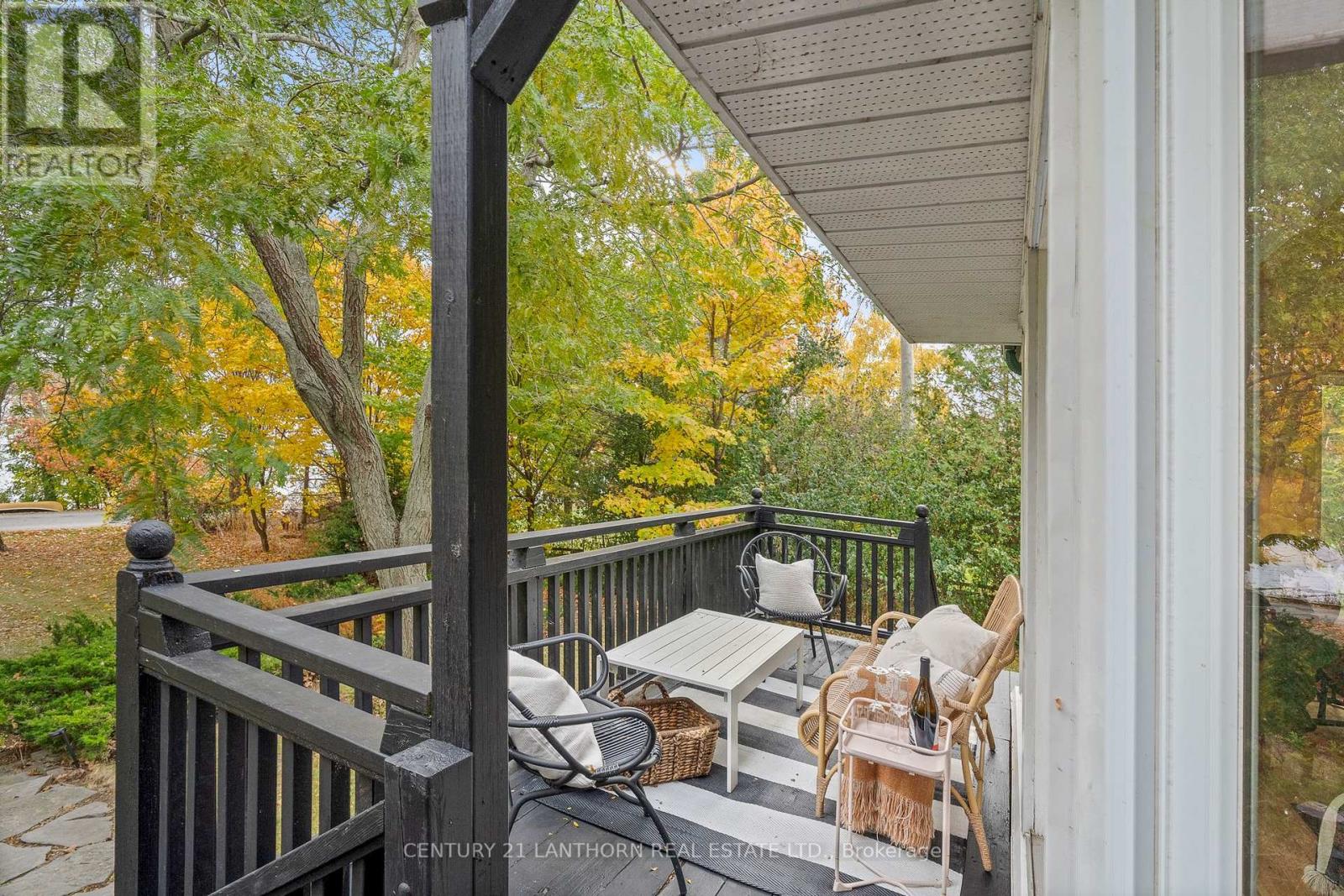 580 LAKESIDE DR