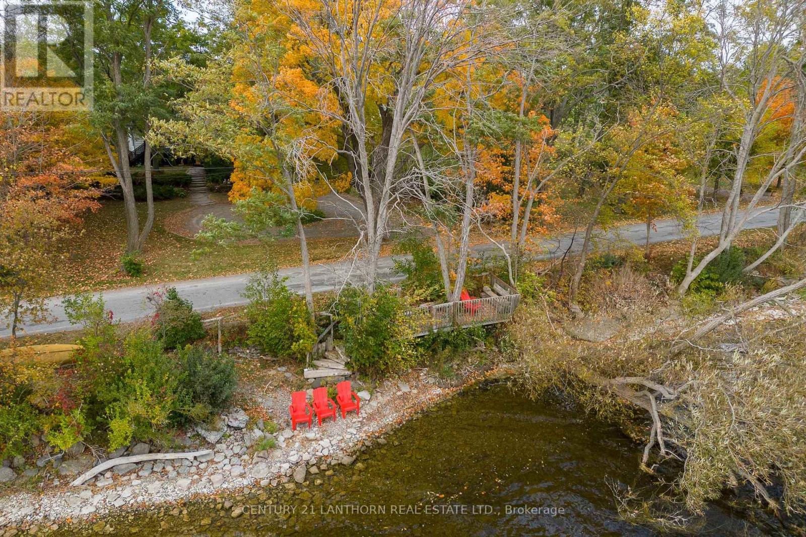 580 LAKESIDE DR