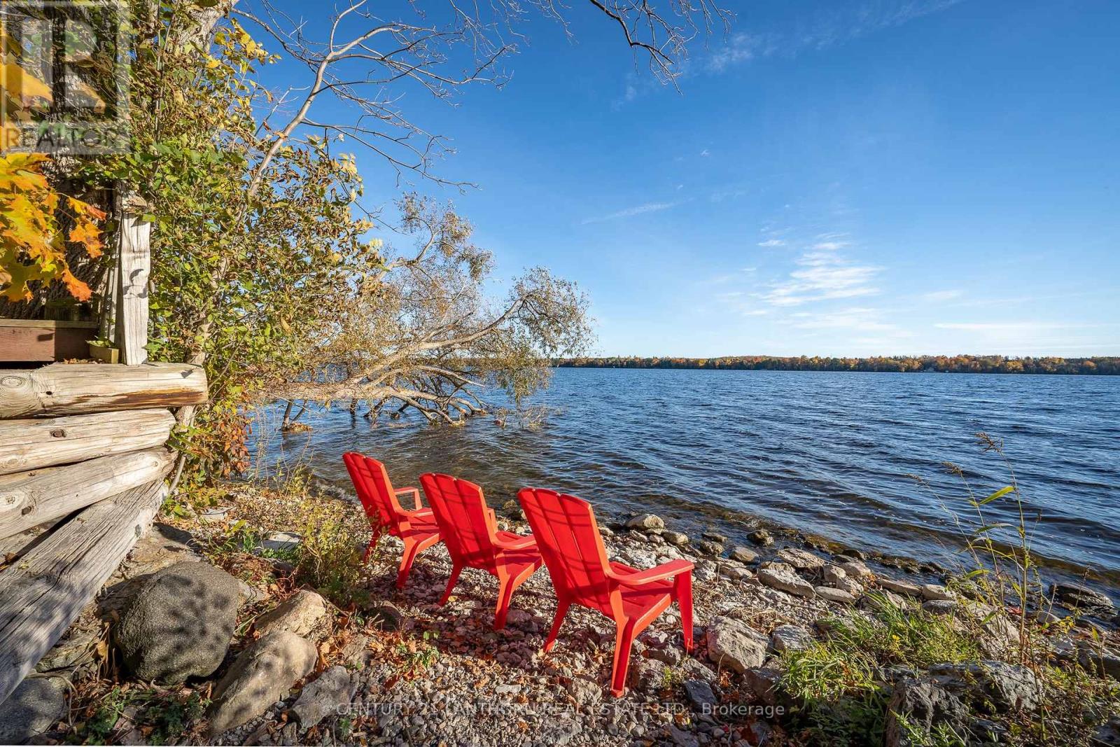 580 LAKESIDE DR