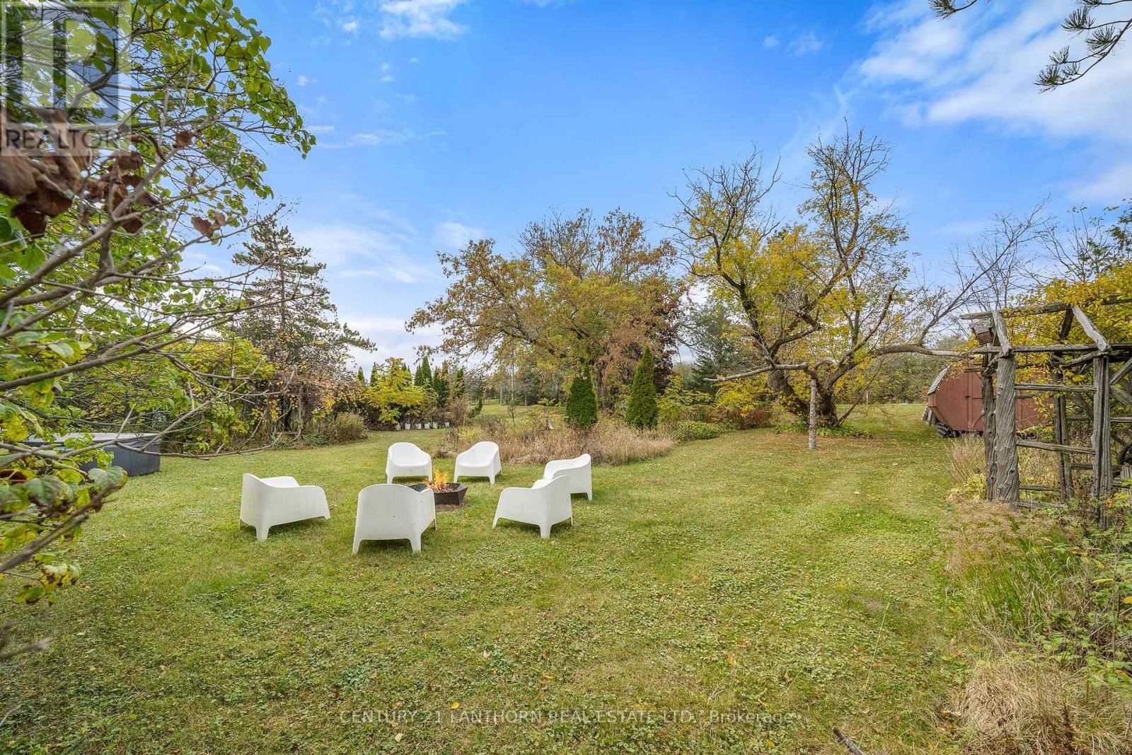 580 LAKESIDE DR