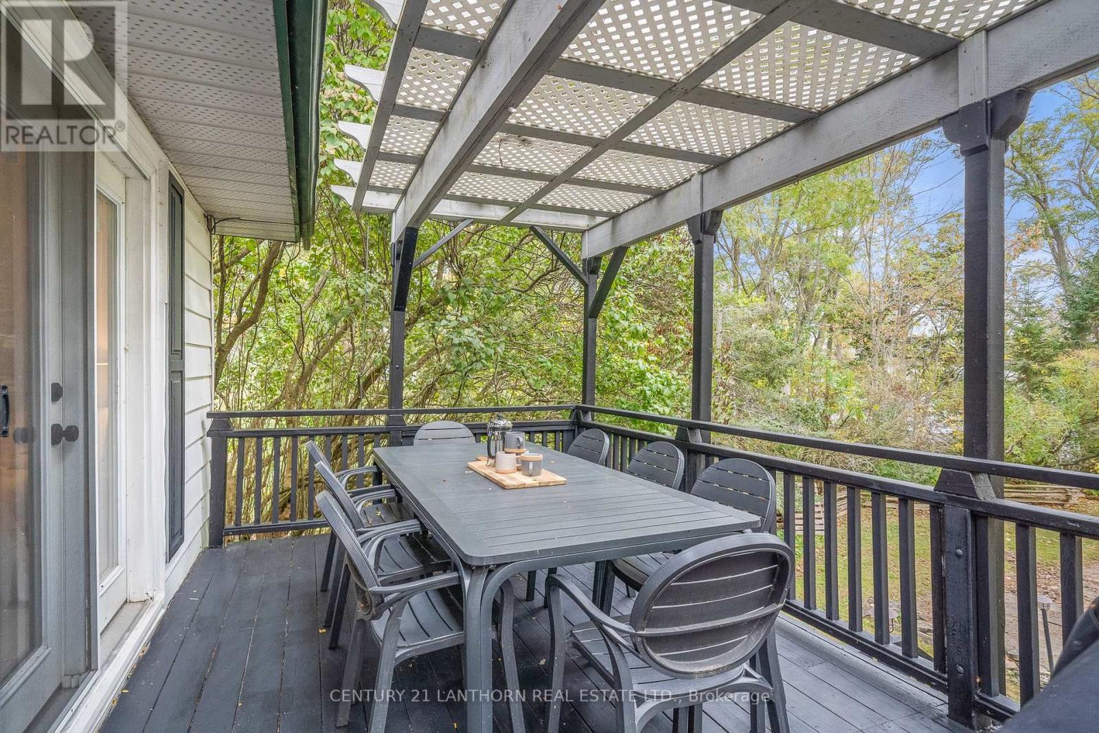 580 LAKESIDE DR