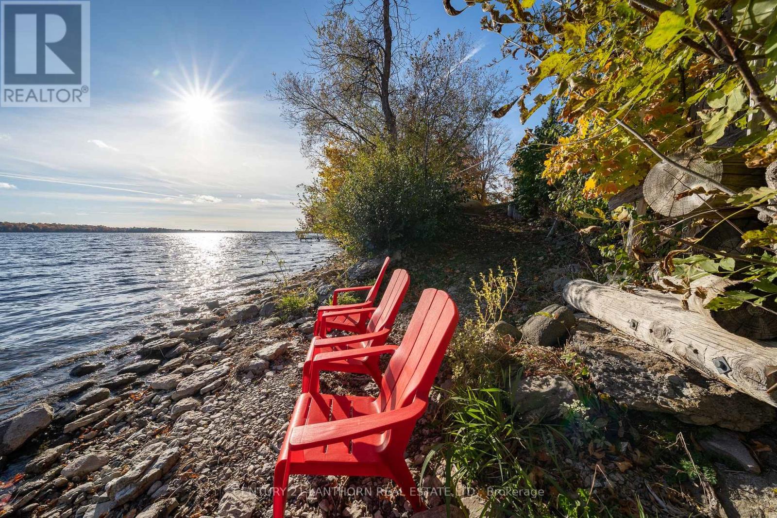 580 LAKESIDE DR