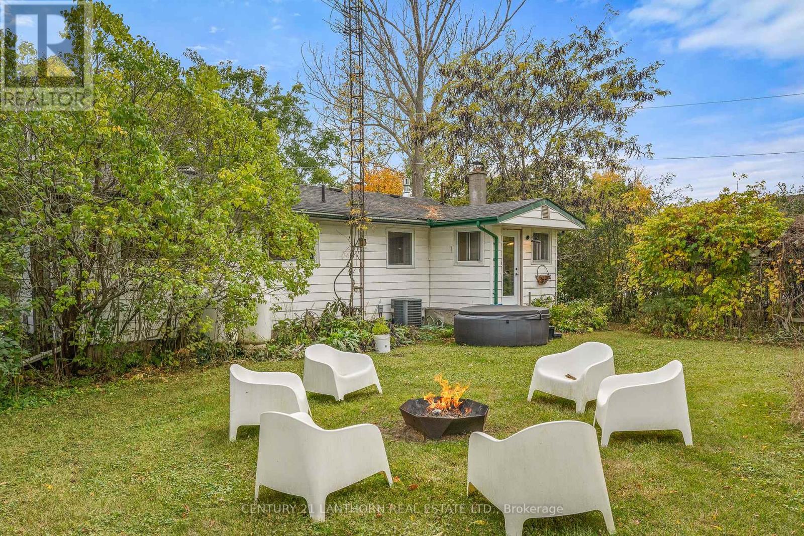 580 LAKESIDE DR