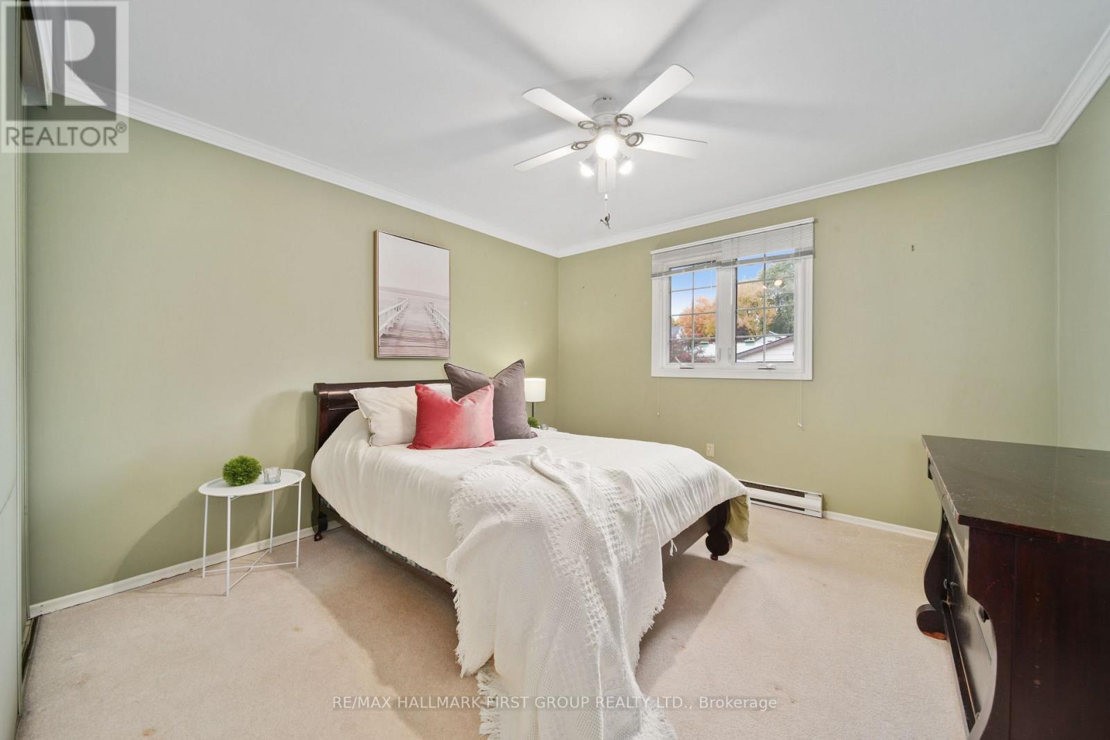 18 RUSSELL ST