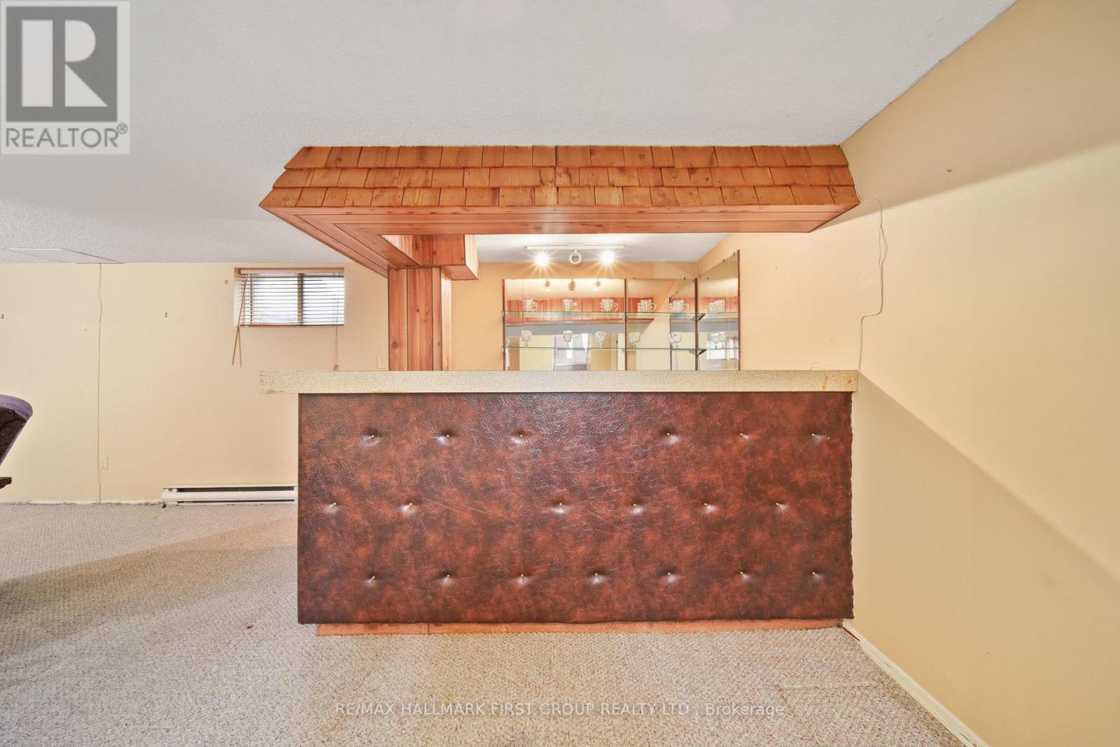 18 RUSSELL ST