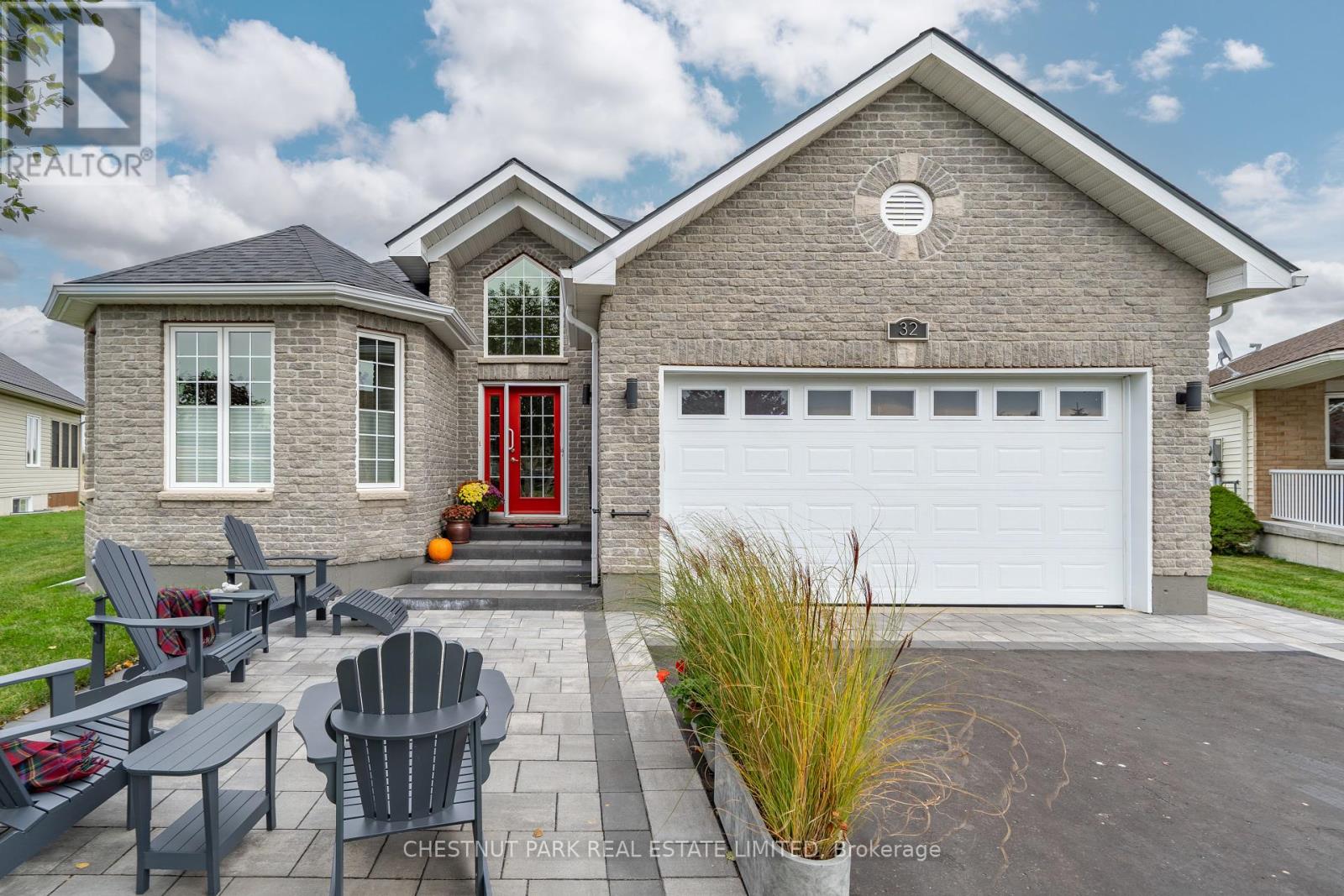 32 MOUNTGROVE CRES