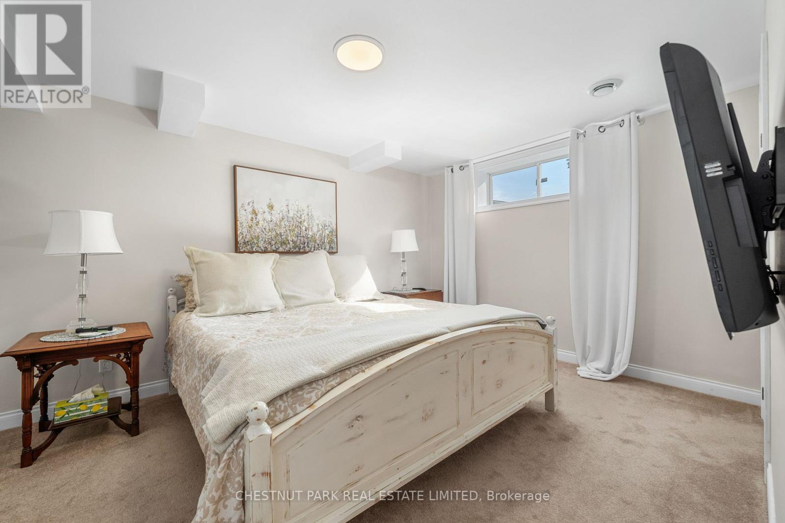 32 MOUNTGROVE CRES