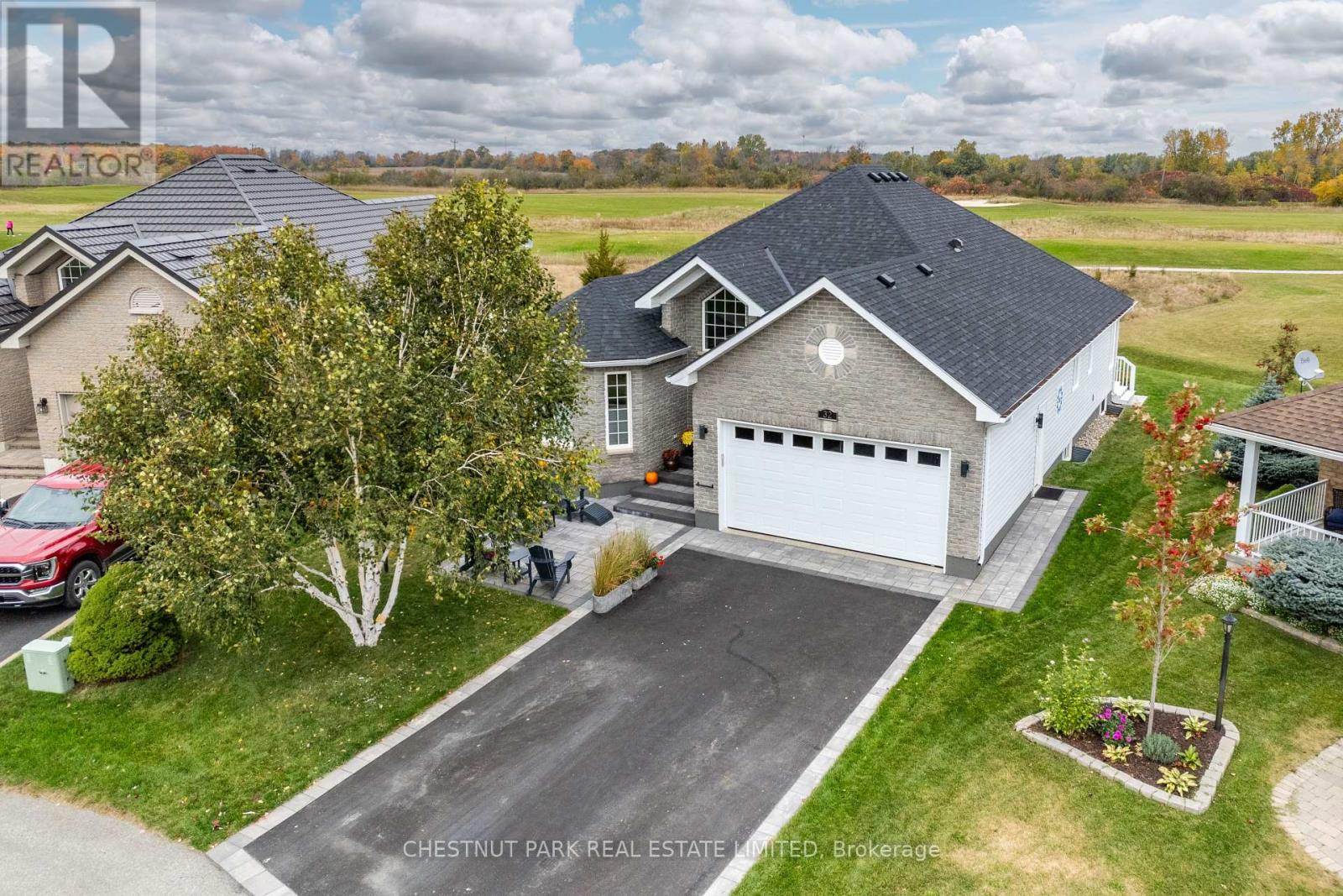 32 MOUNTGROVE CRES