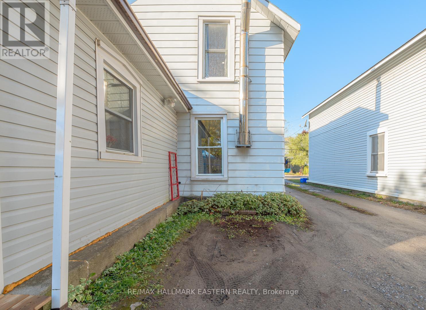 393 BLEECKER AVE