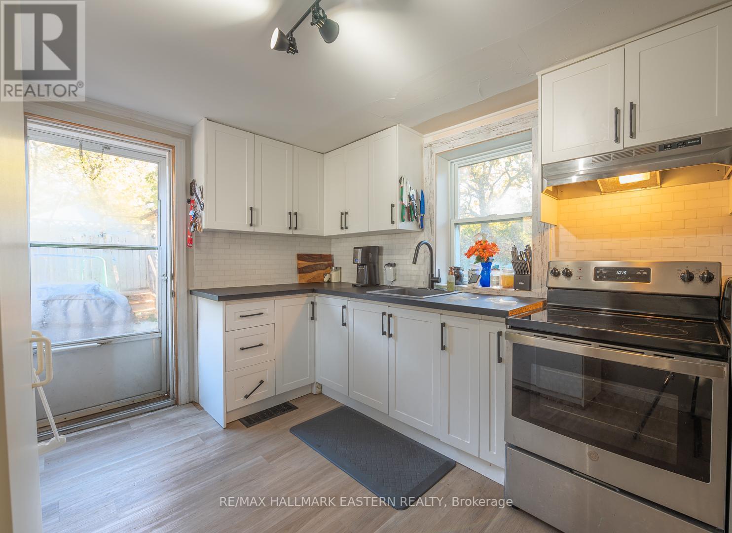 393 BLEECKER AVE