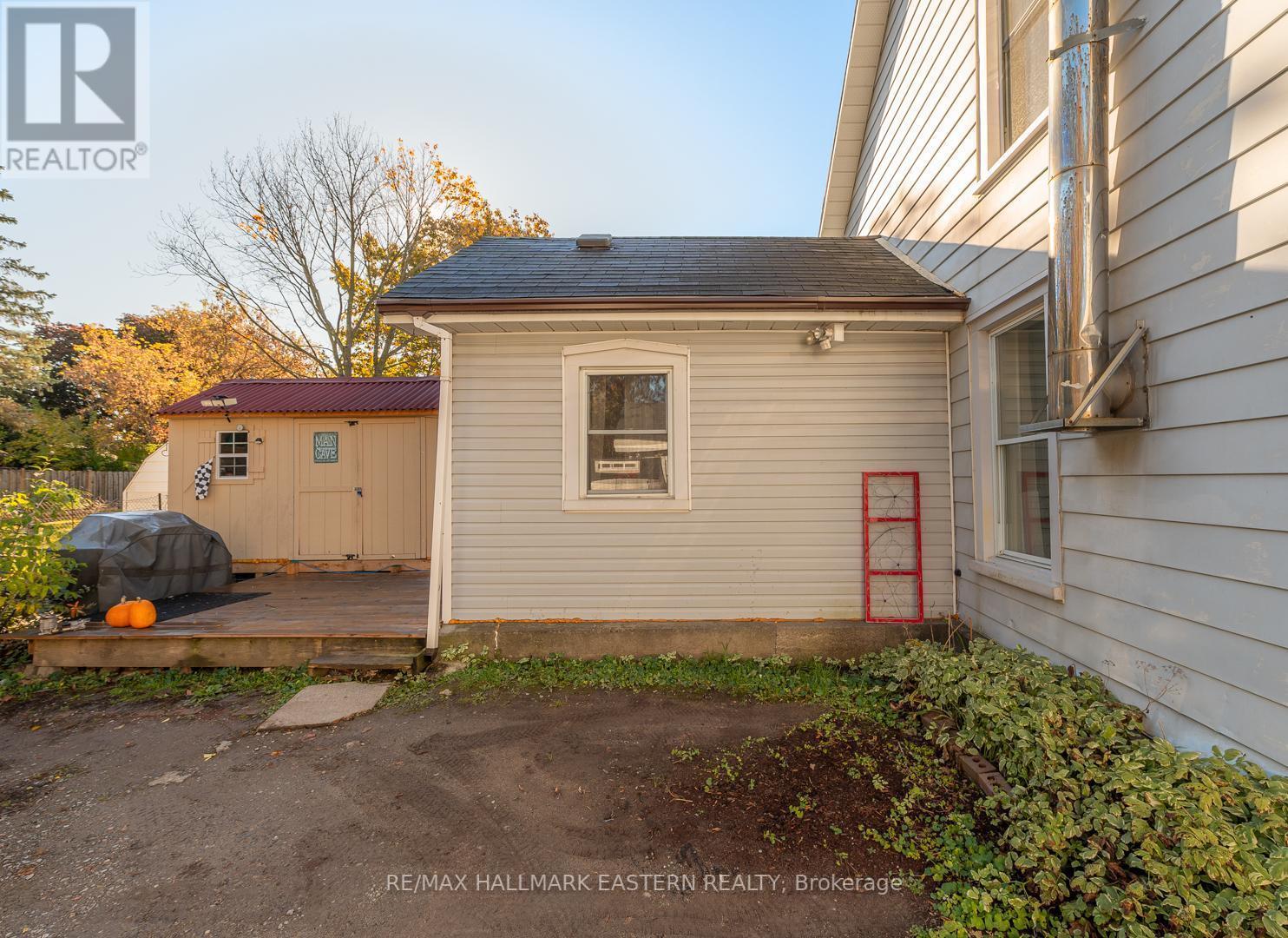 393 BLEECKER AVE