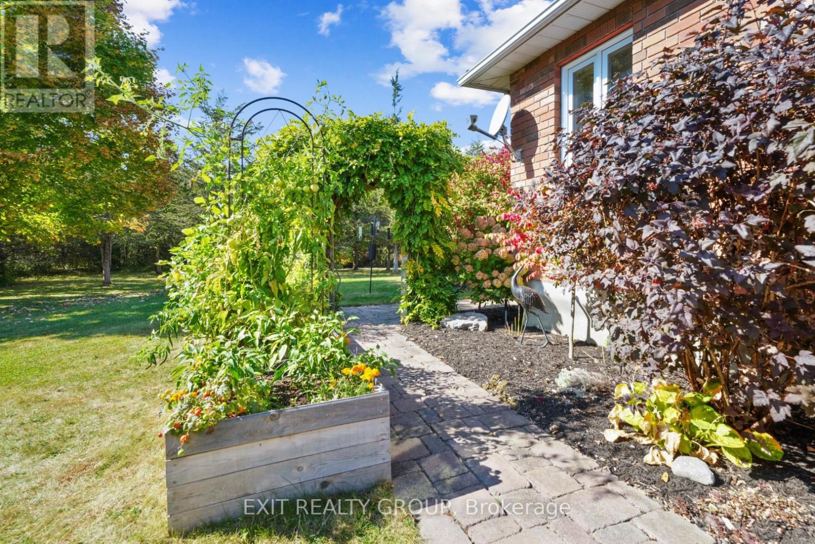 84 BAY BREEZE ST