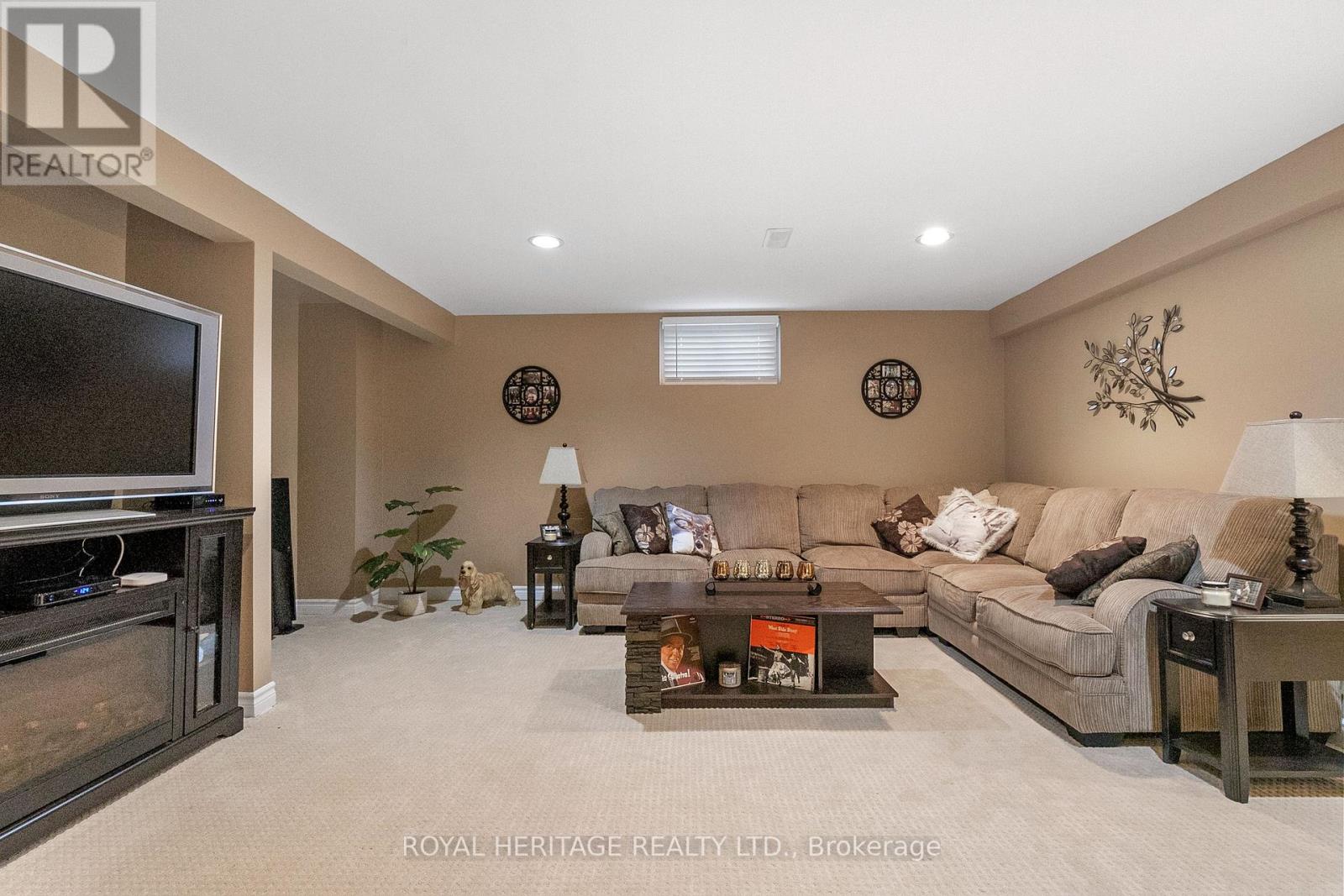 10 HILLVIEW DR