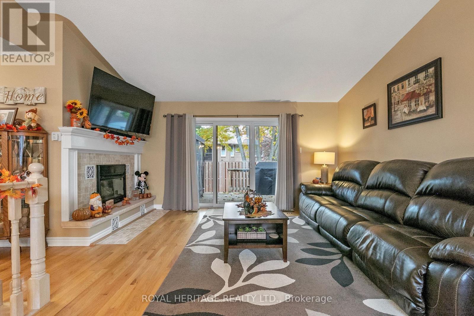 10 HILLVIEW DR
