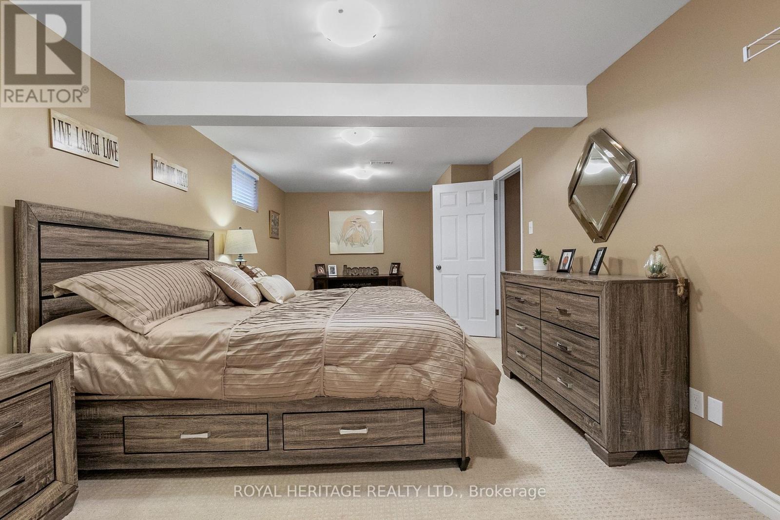 10 HILLVIEW DR