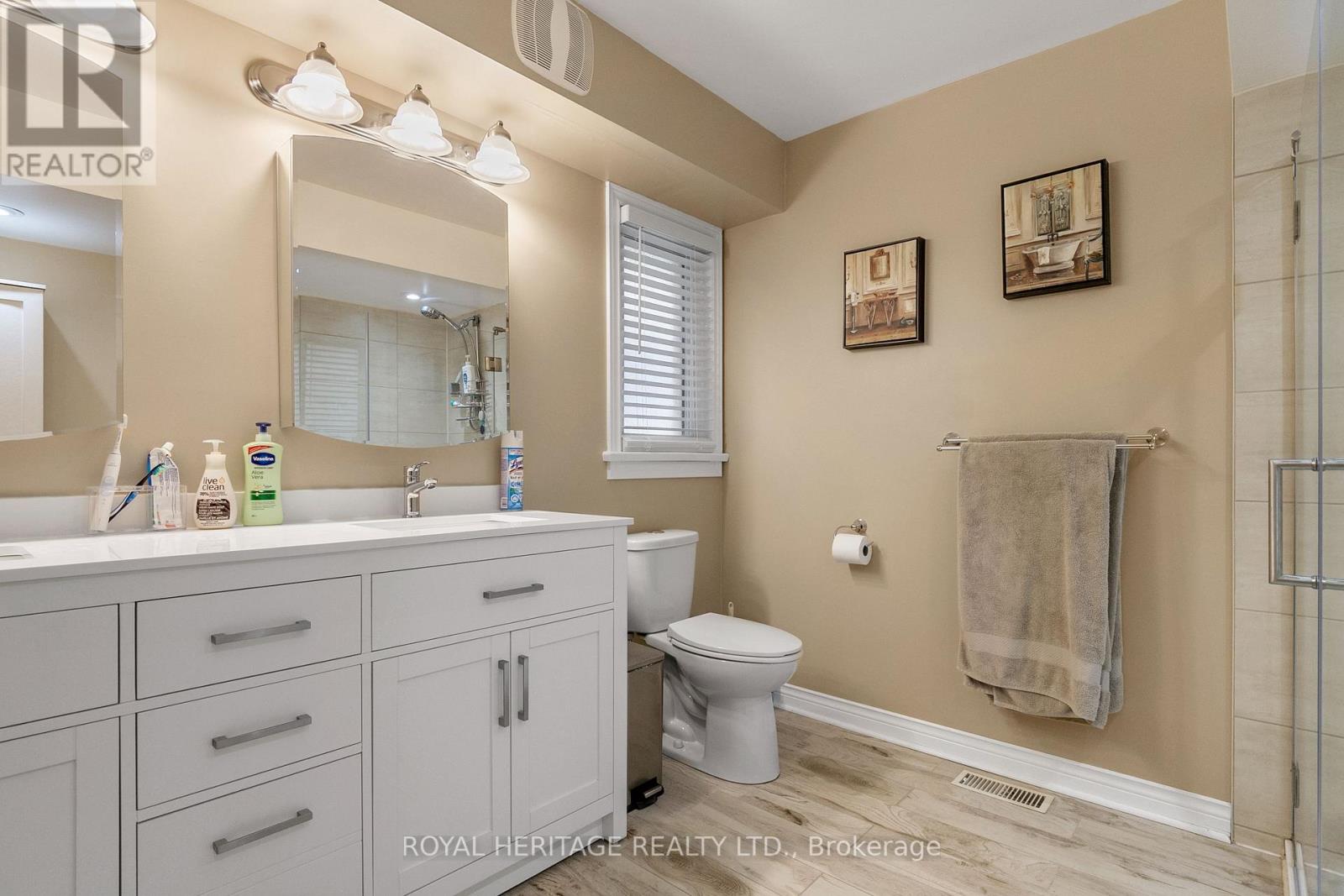 10 HILLVIEW DR