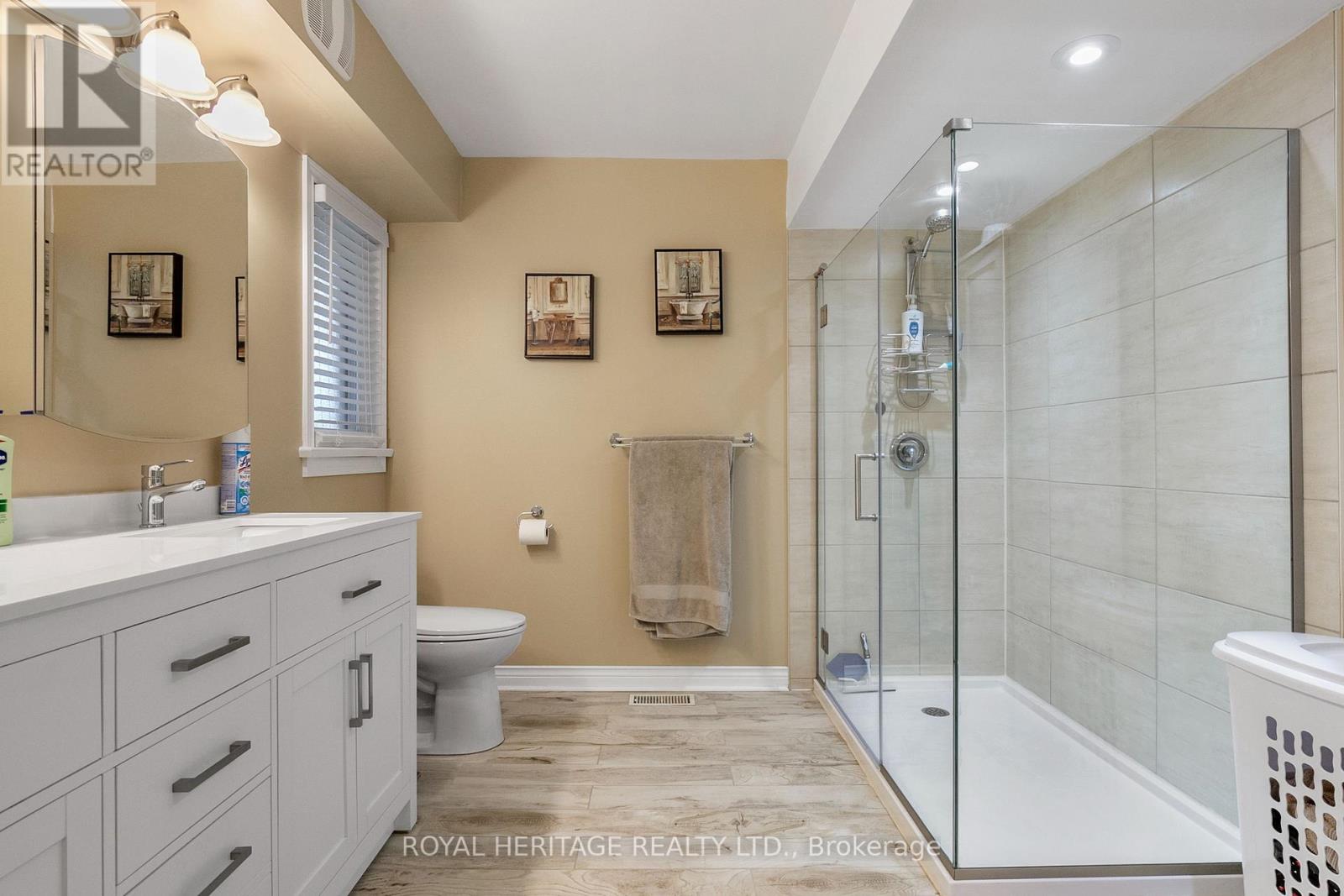 10 HILLVIEW DR