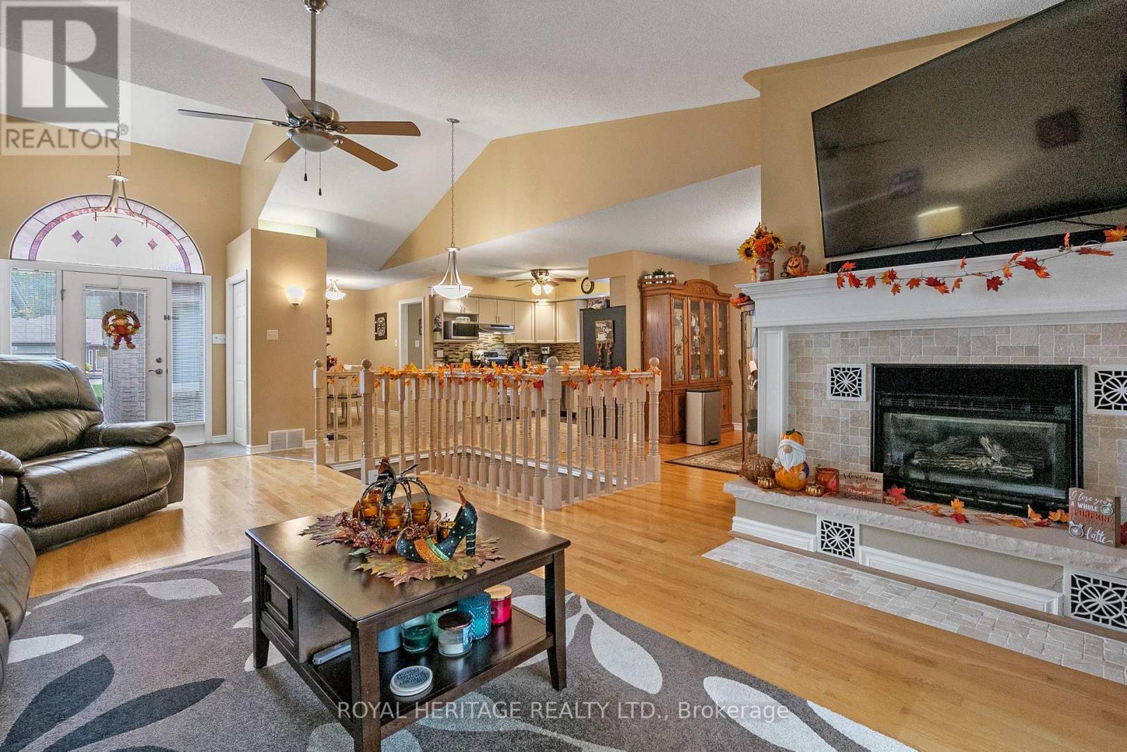 10 HILLVIEW DR