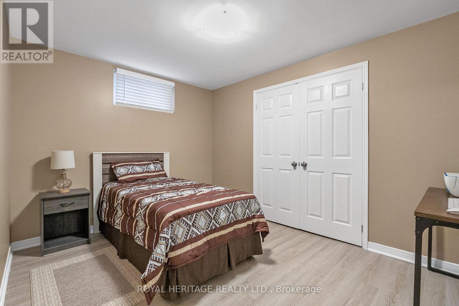 10 HILLVIEW DR