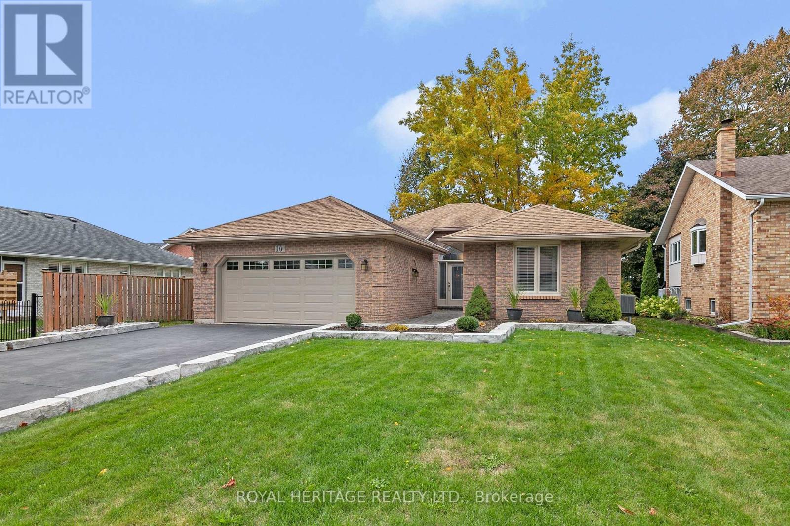 10 HILLVIEW DR