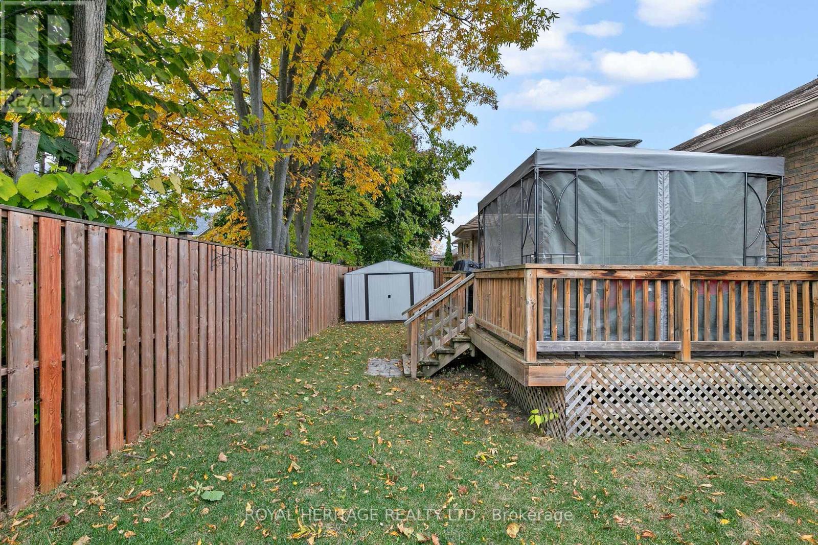 10 HILLVIEW DR
