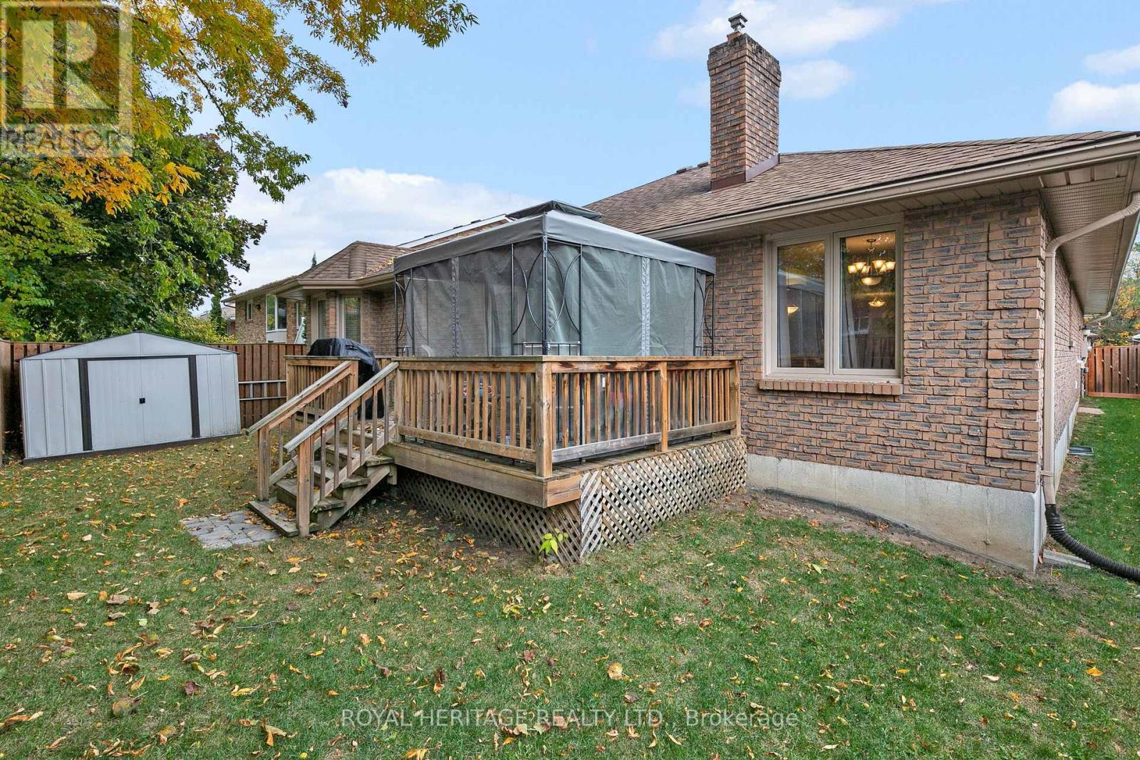 10 HILLVIEW DR