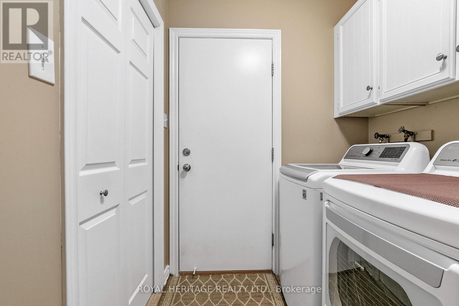 10 HILLVIEW DR