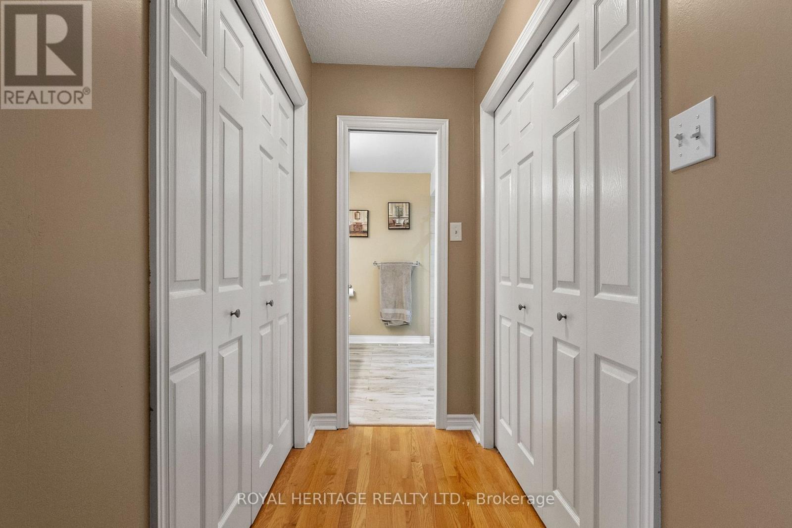 10 HILLVIEW DR