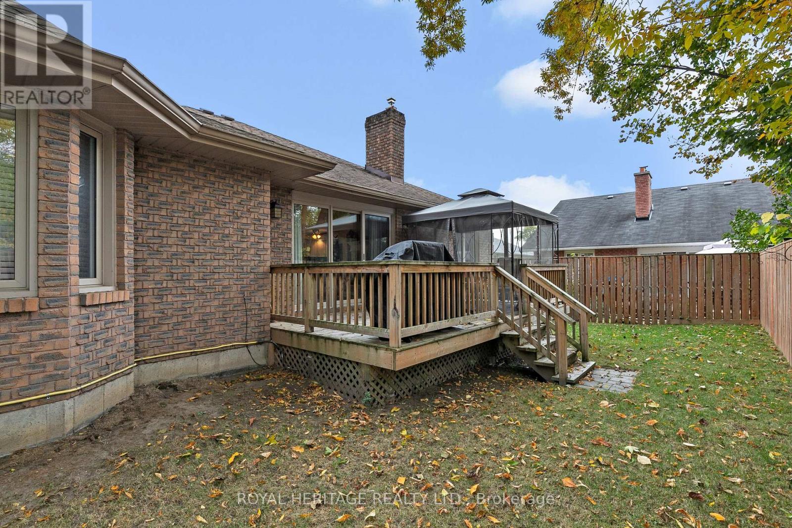 10 HILLVIEW DR