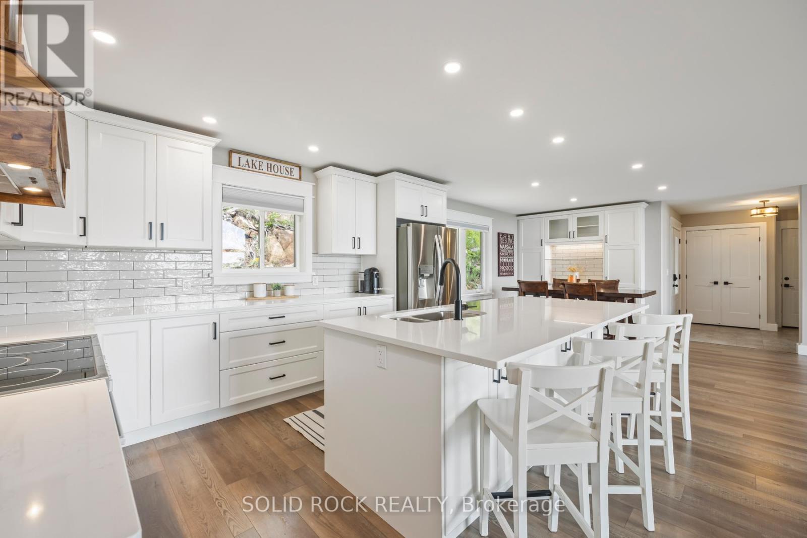 93 HINCHINBROOKE RD N