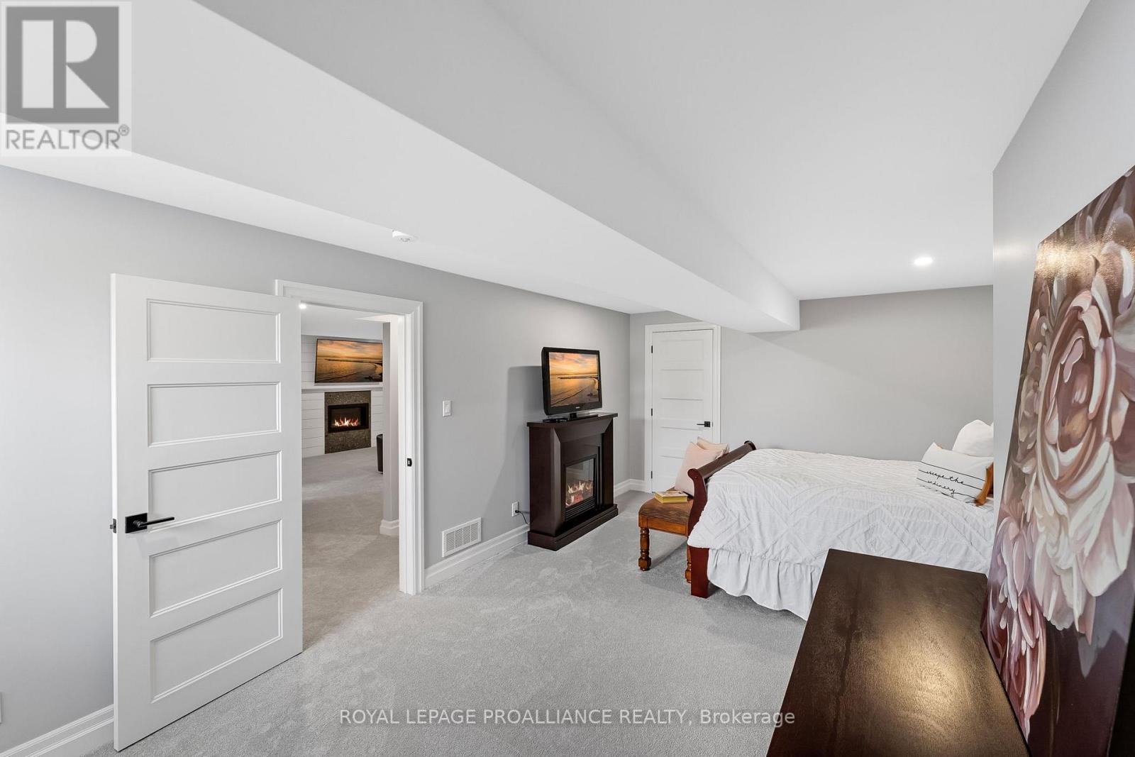 21 SILLS RD
