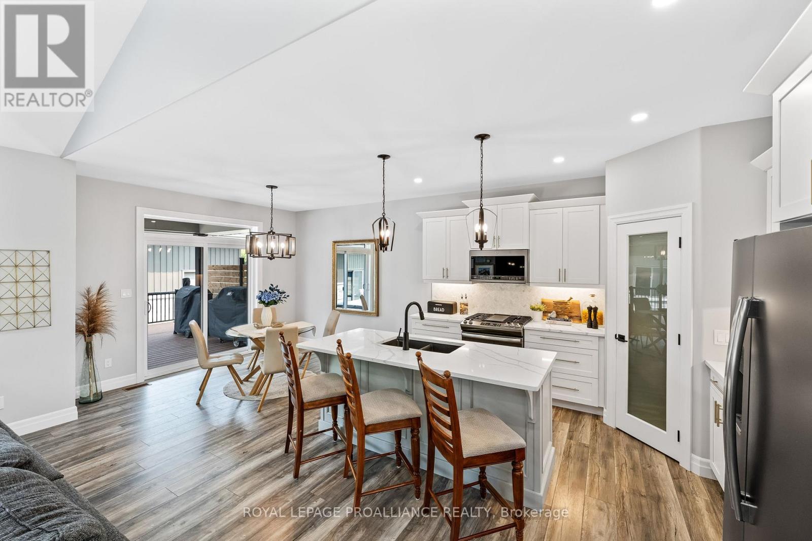 21 SILLS RD
