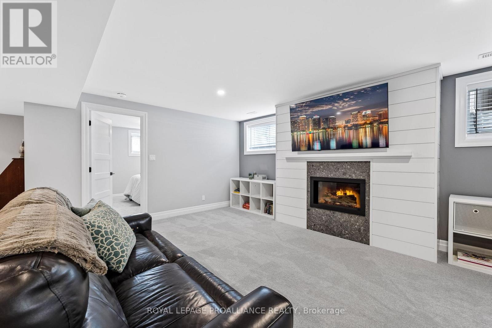 21 SILLS RD