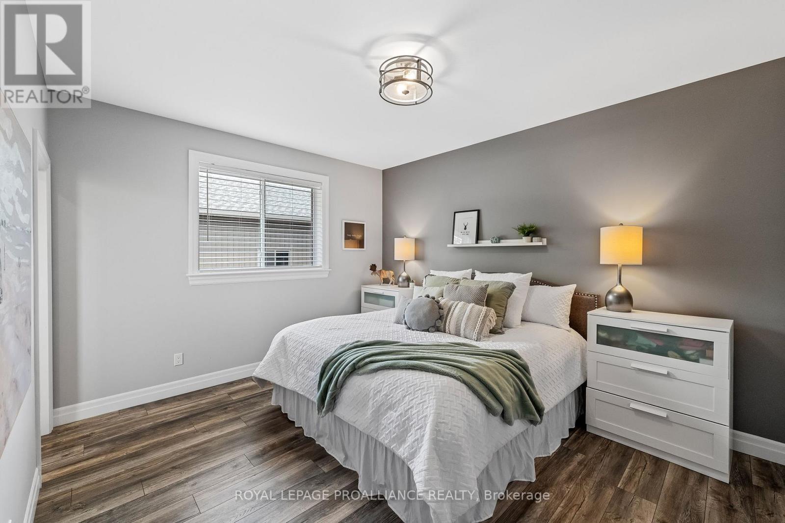 21 SILLS RD