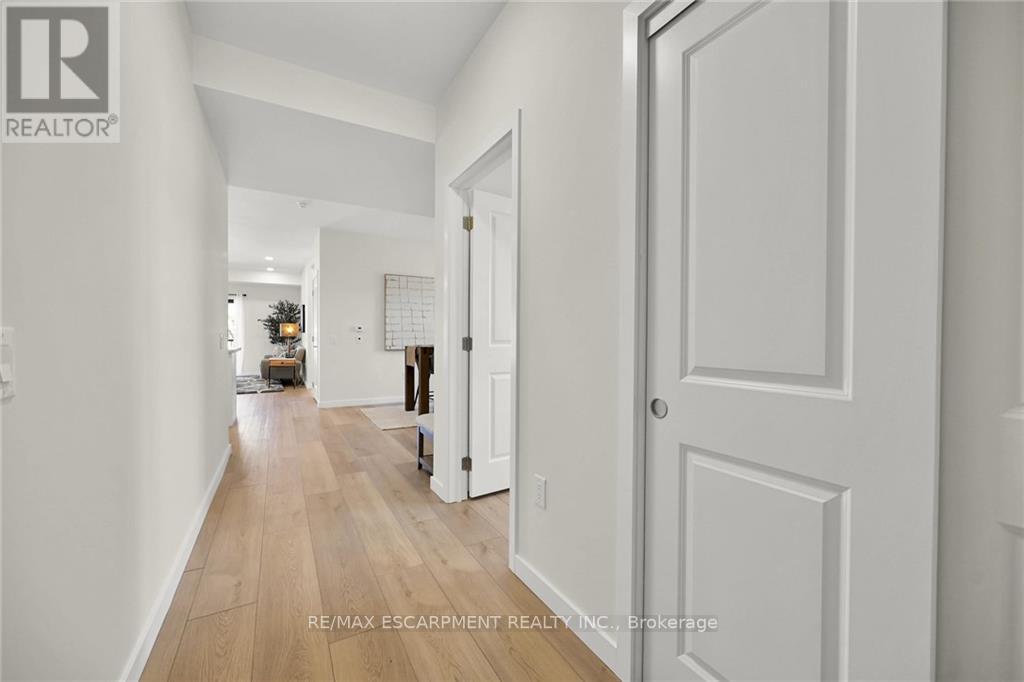 #202 -15 TALBOT ST W, #202