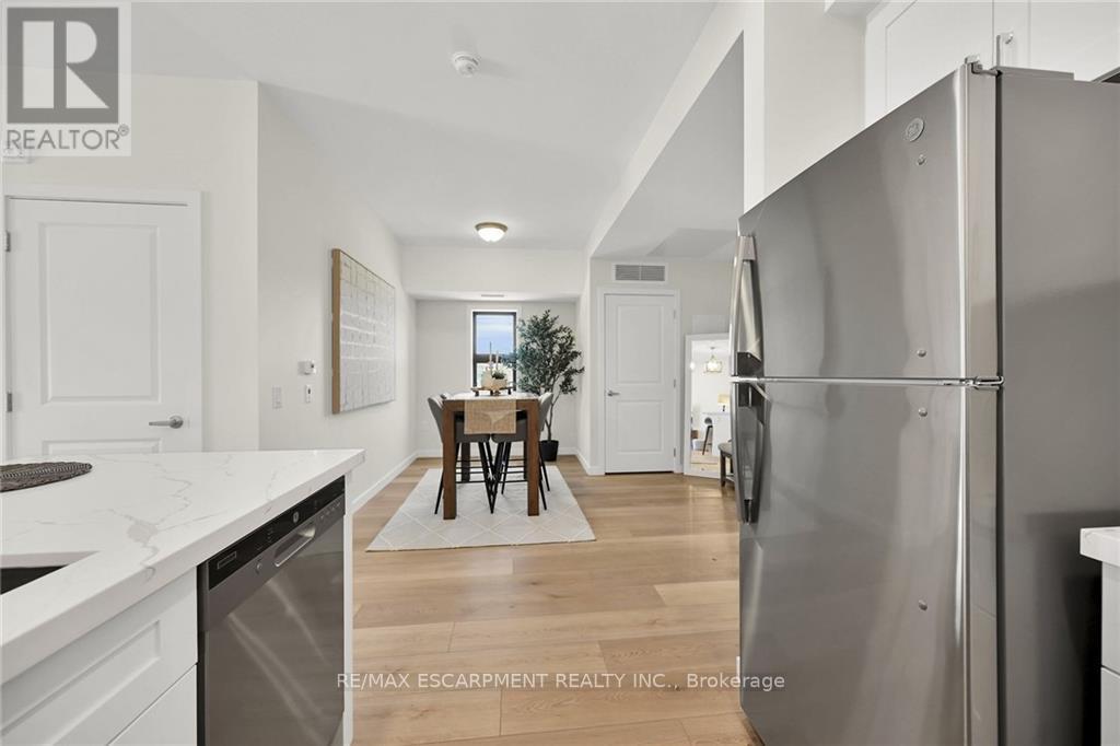 #202 -15 TALBOT ST W, #202