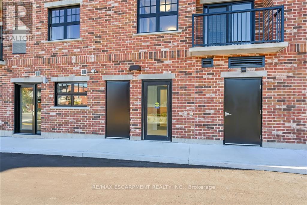 #303 -15 TALBOT ST W, #303