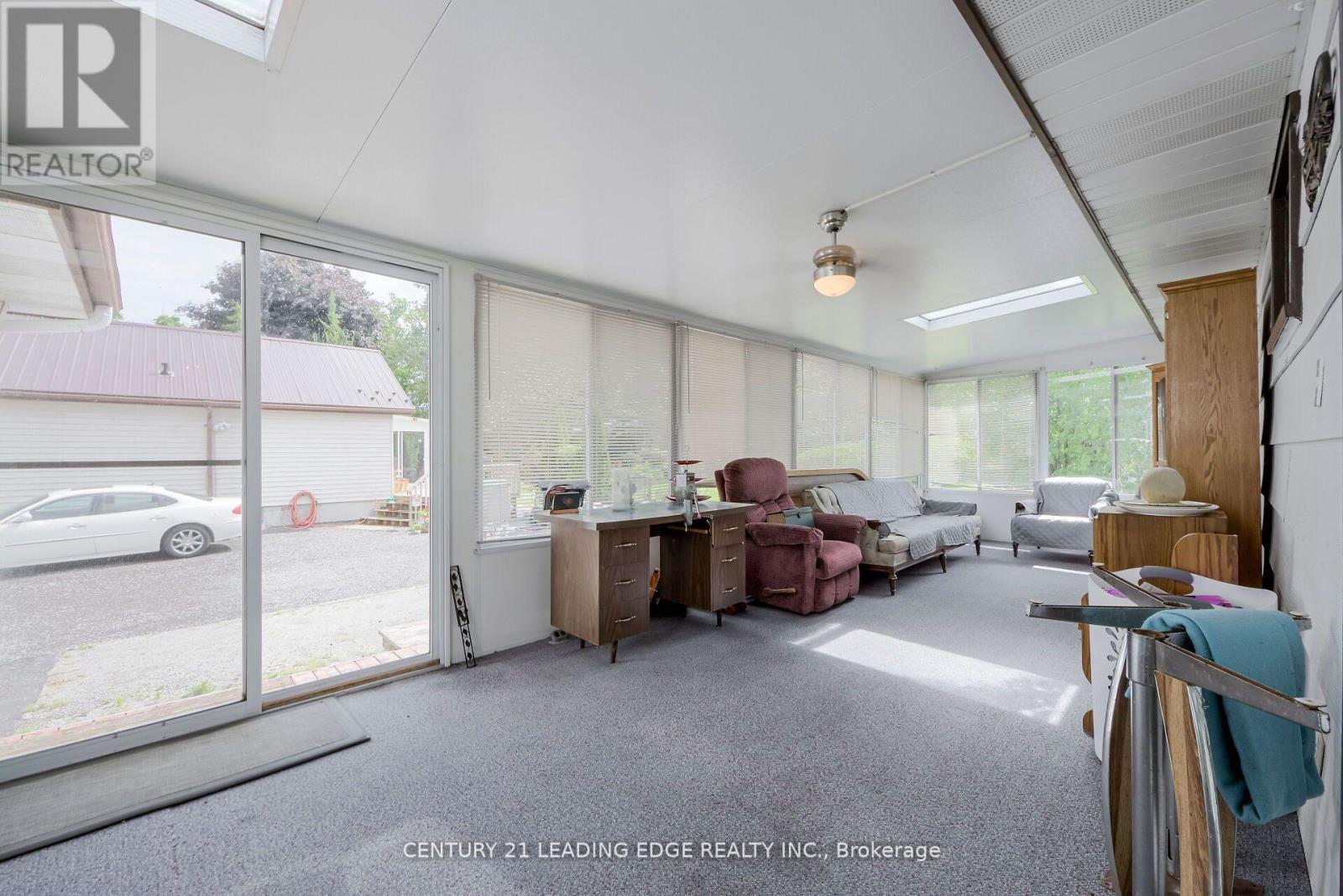 28 RHODES AVE